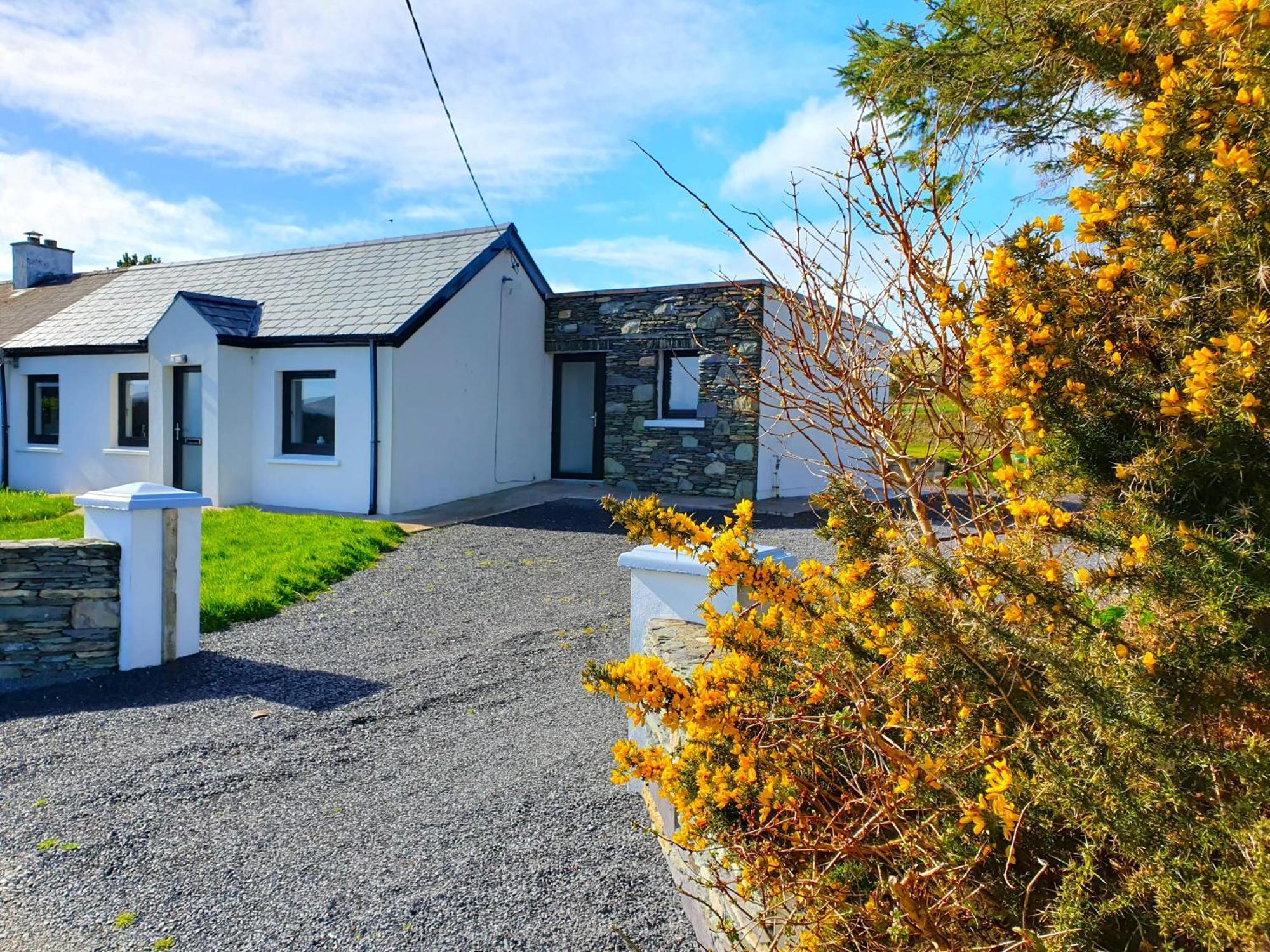 Shore Cottage - Cosy Comfort At The Sea Knights Town Exterior photo