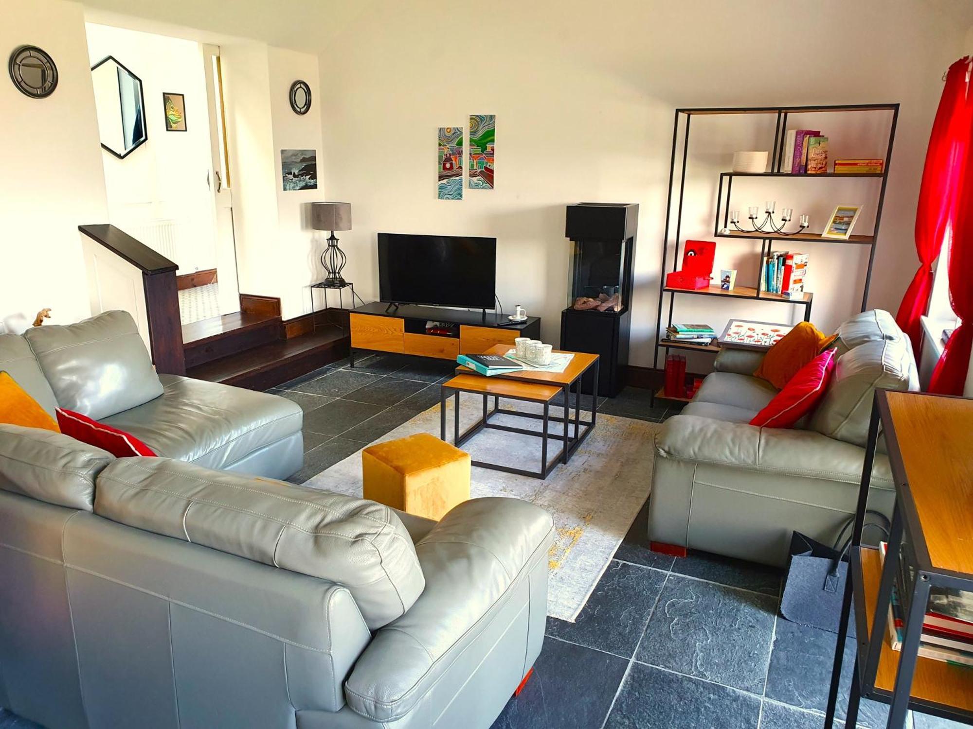 Shore Cottage - Cosy Comfort At The Sea Knights Town Exterior photo
