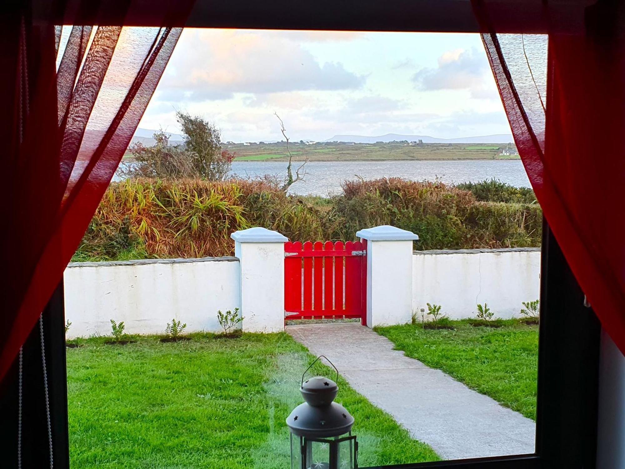 Shore Cottage - Cosy Comfort At The Sea Knights Town Exterior photo