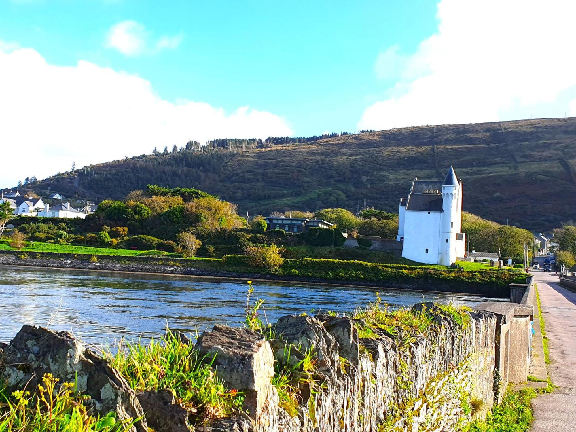 Shore Cottage - Cosy Comfort At The Sea Knights Town Exterior photo